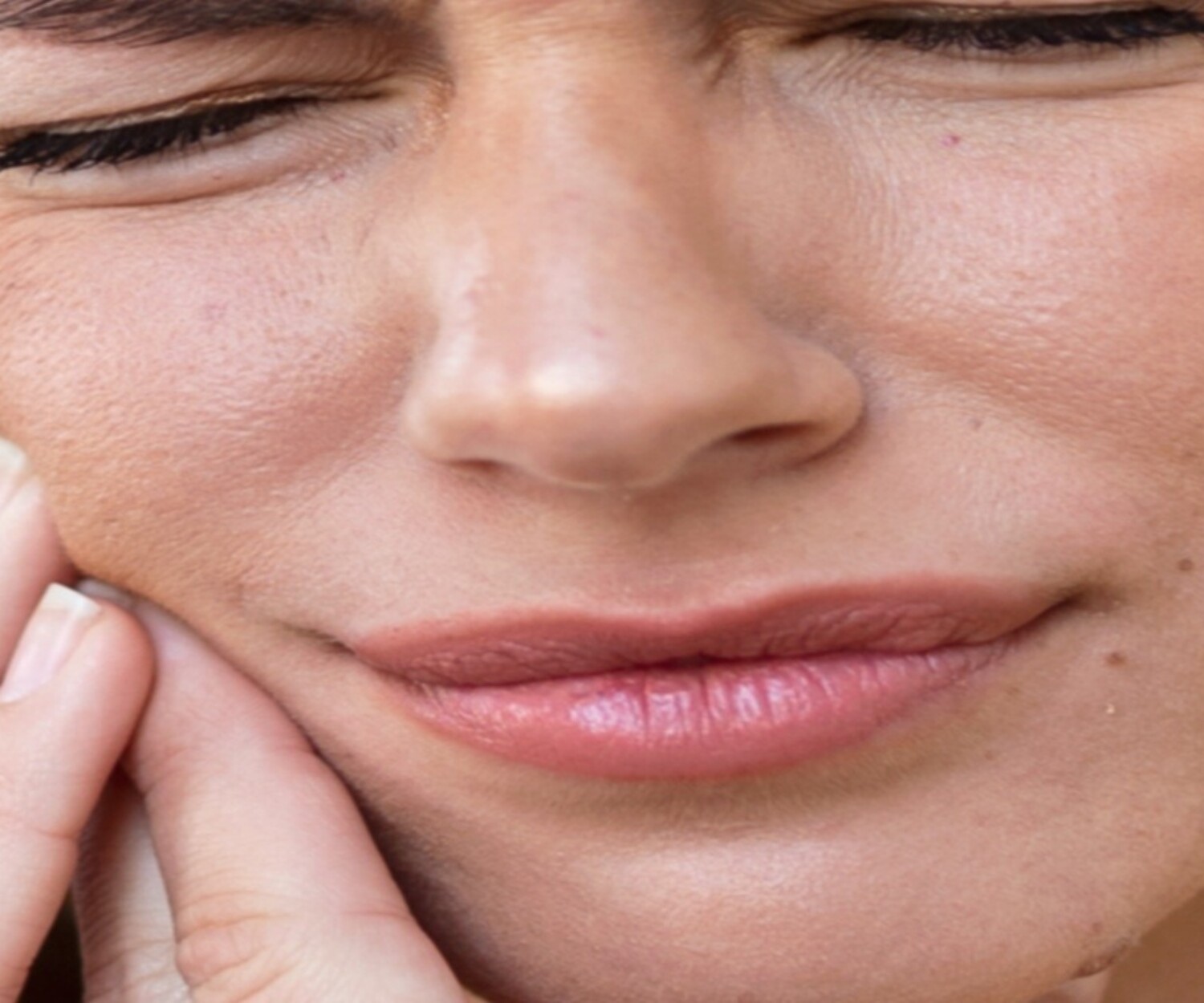 Woman with Tooth sensitivity